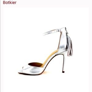 NWT Silver tassel sandals - Botkier Anna ( New - never worn)